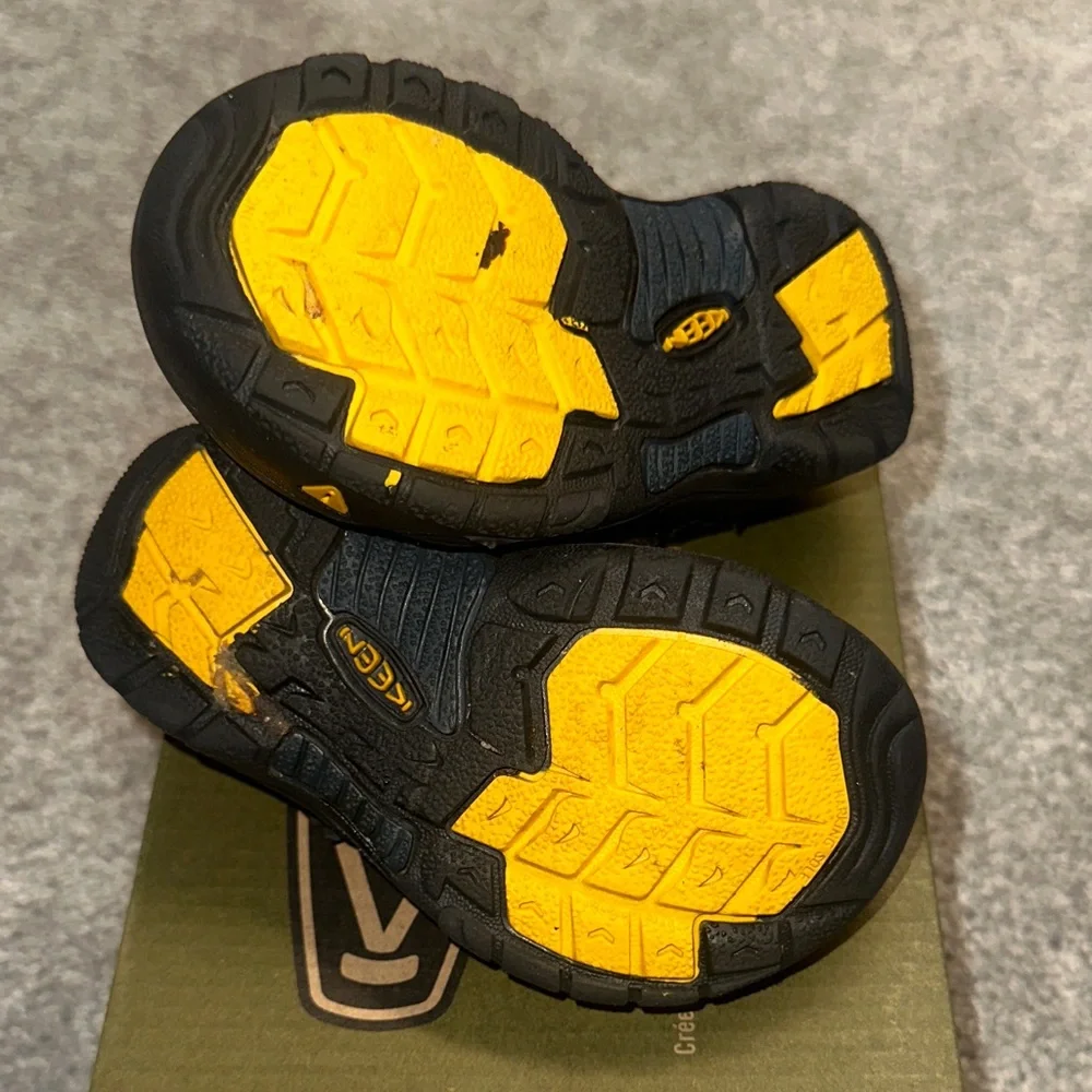 Keen Kids Navy and Yellow-Accent Closed-Toe Sandals - Picture 5 of 5